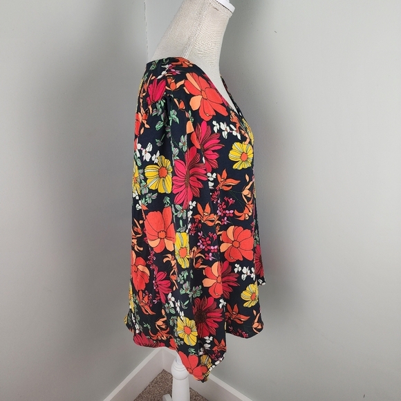 Michelle McDowell Jamie Vintage Petals Floral V Neck NWT Top Size Medium - Picture 3 of 10